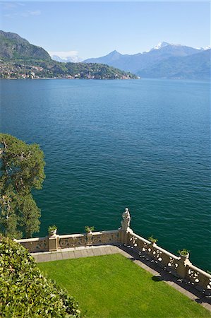 Vue depuis la terrasse du XVIIIe siècle Villa del Balbianello au soleil printanier, Lenno, lac de Côme, lacs italiens, Italie, Europe Photographie de stock - Rights-Managed, Code: 841-06448478