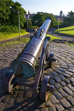 Portuguese cannon, 15th century, Calton Hill in summer sunshine, Edinburgh, Scotland, United Kingdom, Europe Foto de stock - Con derechos protegidos, Código: 841-06448525