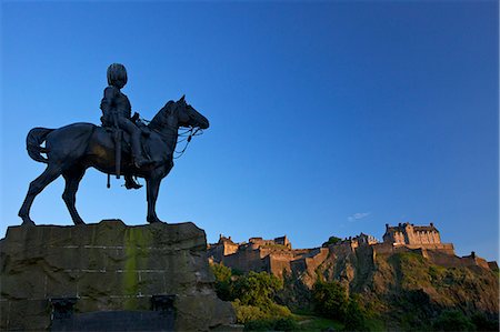 simsearch:841-06447968,k - Royal Scots Greys Boer War memorial equestrian statue and Edinburgh Castle, Edinburgh, Scotland, United Kingdom, Europe Stock Photo - Rights-Managed, Code: 841-06448537