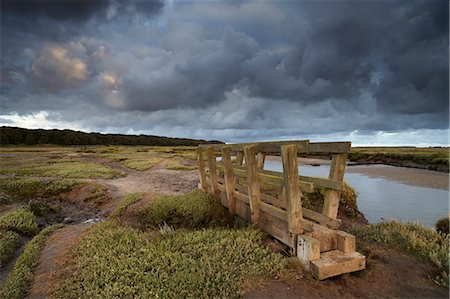 simsearch:841-07783008,k - Stromy nuages sur les marais salants à Stiffkey, Norfolk, Angleterre, Royaume-Uni, Europe Photographie de stock - Rights-Managed, Code: 841-06448637