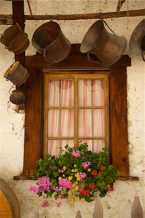 Shuttered Fenster und Blumen, Corvara, Gadertal, Dolomiten, Provinz Bozen, Trentino-Alto Adige/Südtirol, Italien, Europa Stockbilder - Lizenzpflichtiges, Bildnummer: 841-06448762