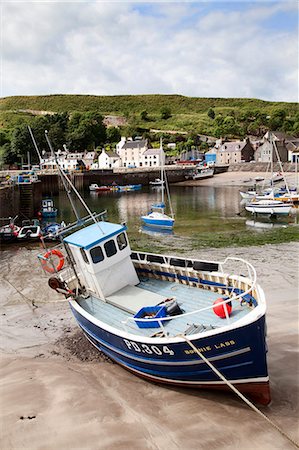 Échouer le bateau de pêche dans le port de Stonehaven, Aberdeenshire, Ecosse, Royaume-Uni, Europe Photographie de stock - Rights-Managed, Code: 841-06449118