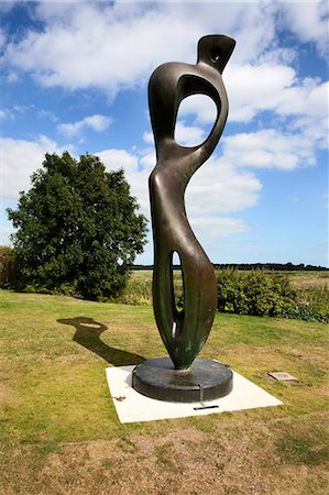 skulptur - Große innere Form-Skulptur von Henry Moore in Snape Maltings, Suffolk, England, Vereinigtes Königreich, Europa Stockbilder - Lizenzpflichtiges, Bildnummer: 841-06449249