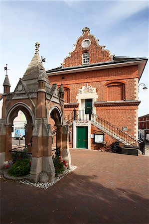 simsearch:841-06502630,k - Marché de croix et Shire Hall le marché Hill, Woodbridge, Suffolk, Angleterre, Royaume-Uni, Europe Photographie de stock - Rights-Managed, Code: 841-06449262