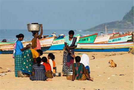 fishing boats in kerala - Local women buying freshly caught fish, Chowara Beach, near Kovalam, Kerala, India, Asia Stock Photo - Rights-Managed, Code: 841-06449422