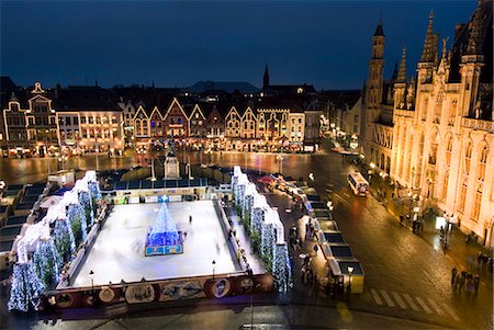 simsearch:841-06446256,k - Ice Rink and Christmas Market in the Market Square, Bruges, West Vlaanderen (Flanders), Belgium, Europe Stock Photo - Rights-Managed, Code: 841-06449486