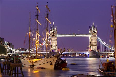 Tower Bridge et grands voiliers sur la Tamise, à Londres, Angleterre, Royaume-Uni, Europe Photographie de stock - Rights-Managed, Code: 841-06449581