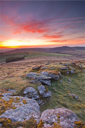 simsearch:862-03353138,k - Une aube colorée sur Chinkwell Tor dans le Parc National de Dartmoor, Devon, Angleterre, Royaume-Uni, Europe Photographie de stock - Rights-Managed, Code: 841-06449649