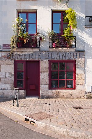 An old shop in Vieux or Old Tours, the city is in the UNESCO World Heritage Site protected Loire Valley, Tours, Indre-et-Loire, France, Europe Foto de stock - Con derechos protegidos, Código: 841-06449673
