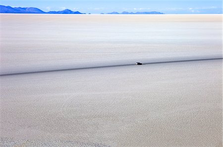 planicies salinas - Salar de Uyuni is the largest salt flat in the world and is in South West Bolivia, Bolivia, South America Foto de stock - Con derechos protegidos, Código: 841-06449716