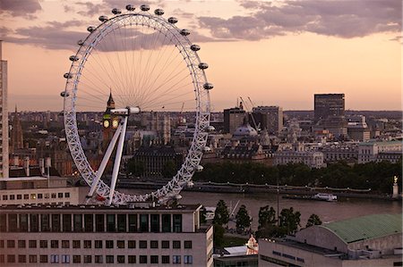 View over London West End skyline with the London Eye in the foreground, London, England, United Kingdom, Europe Foto de stock - Con derechos protegidos, Código: 841-06449912