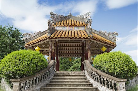 A pagoda in the grounds of the Imperial Citadel, Hue, UNESCO World Heritage Site, Vietnam, Indochina, Southeast Asia, Asia Fotografie stock - Rights-Managed, Codice: 841-06499242