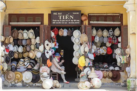 proprietario di magazzino - A hat seller's shop front, Hoi An Old Town, Hoi An, Vietnam, Indochina, Southeast Asia, Asia Fotografie stock - Rights-Managed, Codice: 841-06499258