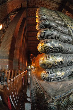 simsearch:700-03407751,k - Reclining Buddha at the Wat Pho Monastery (Wat Phra Chetuphon), Bangkok, Thailand, Southeast Asia, Asia Photographie de stock - Rights-Managed, Code: 841-06499836