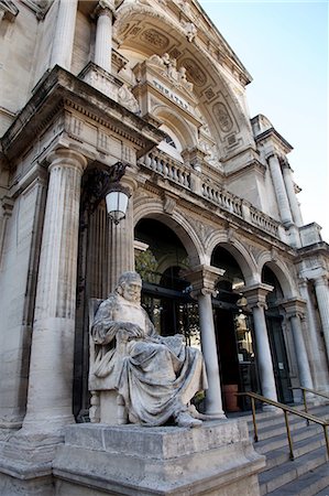 Theatre with statue of the playwright Moliere, Old City, Avignon, Rhone Valley, Provence, France, Europe Foto de stock - Direito Controlado, Número: 841-06499863