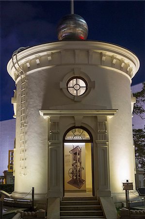 flood light - Time ball tower, formerly used to enable mariners to set their chronometers, Hong Kong, China, Asia Foto de stock - Con derechos protegidos, Código: 841-06499896