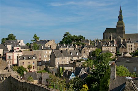 french history - Old town houses and gardens, city walls, and St. Sauveur Basilica, Dinan, Brittany, France, Europe Stock Photo - Rights-Managed, Code: 841-06500007