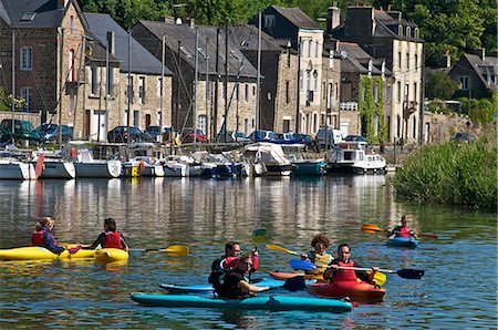 Canoe kayaks on River Rance, Dinan, Brittany, France, Europe Foto de stock - Direito Controlado, Número: 841-06500009