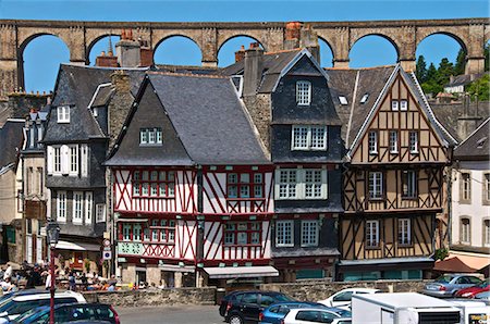 Medieval half timbered houses, with viaduct in the background, old town, Morlaix, Finistere, Brittany, France, Europe Foto de stock - Direito Controlado, Número: 841-06500019