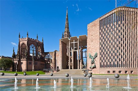 fuente - Coventry old cathedral shell and new modern cathedral, Coventry, West Midlands, England, United Kingdom, Europe Foto de stock - Con derechos protegidos, Código: 841-06500037