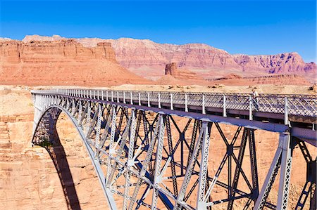 Lone tourist on Old Navajo Bridge over Marble Canyon and Colorado River, near Lees Ferry, Arizona, United States of America, North America Foto de stock - Con derechos protegidos, Código: 841-06500095