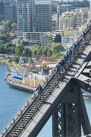 exploración - People walking on Sydney Harbour Bridge, Sydney, New South Wales, Australia, Pacific Foto de stock - Con derechos protegidos, Código: 841-06500156