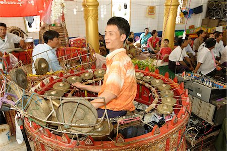 The hsaing waing, a traditional Burmese folk musical ensemble, Festival of Ko Myo Shin, one of the most important nats (spirits) of the national pantheon, Pyin U Lwin (Maymyo), Mandalay Division, Republic of the Union of Myanmar (Burma), Asia Stock Photo - Rights-Managed, Code: 841-06500218