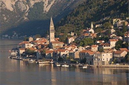A small town on the fjord approaching Kotor, Montenegro, Europe Foto de stock - Con derechos protegidos, Código: 841-06500322