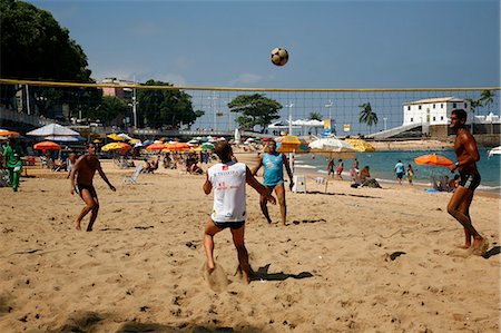 simsearch:841-06446291,k - Men playing foot volleyball at Porto da Barra beach, Salvador (Salvador de Bahia), Bahia, Brazil, South America Stockbilder - Lizenzpflichtiges, Bildnummer: 841-06500418