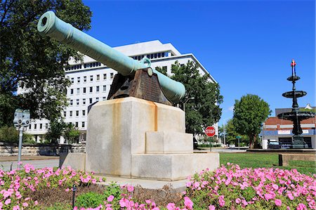 Cannon outside Hamilton County Courthouse, Chattanooga, Tennessee, United States of America, North America Foto de stock - Con derechos protegidos, Código: 841-06500897