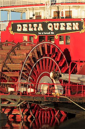 paddle wheel - Delta Queen Riverboat, Chattanooga, Tennessee, United States of America, North America Stock Photo - Rights-Managed, Code: 841-06500890