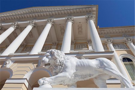 simsearch:841-08781846,k - Lion statue outside the Russian Museum, St. Petersburg, Russia, Europe Fotografie stock - Rights-Managed, Codice: 841-06500989