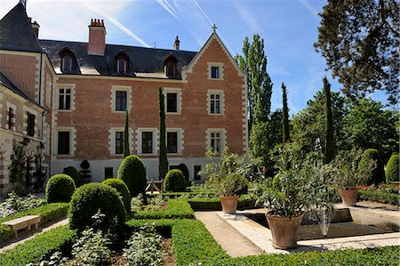 Renaissance garden, Leonardo da Vinci's House and Museum, Clos Luce, Parc Leonardo da Vinci, Amboise, Indre-et-Loire, Loire Valley, Centre, France, Europe Stock Photo - Rights-Managed, Code: 841-06501084