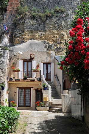 french house - Troglodyte house, Amboise, UNESCO World Heritage Site, Indre-et-Loire, Centre, France, Europe Stock Photo - Rights-Managed, Code: 841-06501086