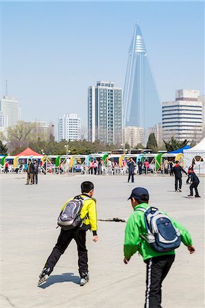 Roller skating, Pyongyang, Democratic People's Republic of Korea (DPRK), North Korea, Asia Stockbilder - Lizenzpflichtiges, Bildnummer: 841-06501209