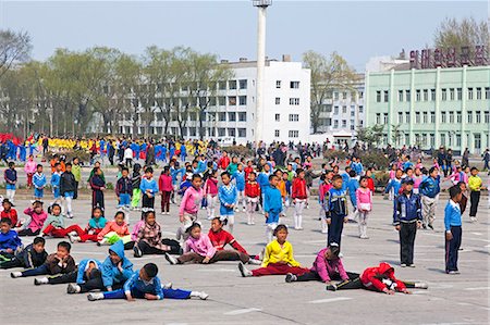 Children practising mass games outside the Grand Theatre, Hamhung, Democratic People's Republic of Korea (DPRK), North Korea, Asia Photographie de stock - Rights-Managed, Code: 841-06501250