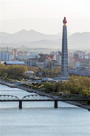 City skyline and the Juche Tower, Pyongyang, Democratic People's Republic of Korea (DPRK), North Korea, Asia Stockbilder - Lizenzpflichtiges, Bildnummer: 841-06501288