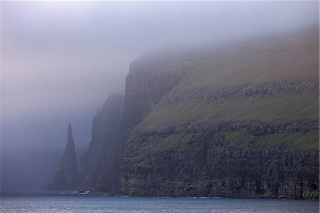 faroe islands - Towering cliffs and sea stacks on the west coast of Sandoy, Faroe Islands, Denmark, Europe Photographie de stock - Rights-Managed, Code: 841-06501335