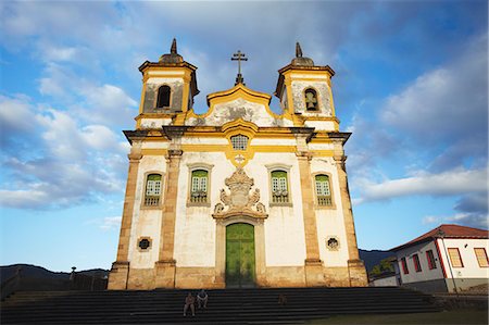 simsearch:841-06500487,k - People sitting outside Sao Francisco of Assis Church in Praca Minas Gerais, Mariana, Minas Gerais, Brazil, South America Foto de stock - Con derechos protegidos, Código: 841-06501394