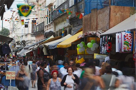 People walking along pedestrianised street of Saara district, Centro, Rio de Janeiro, Brazil, South America Stockbilder - Lizenzpflichtiges, Bildnummer: 841-06501429