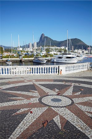 Boats moored in the harbour with Christ the Redeemer statue in background, Urca, Rio de Janeiro, Brazil, South America Foto de stock - Con derechos protegidos, Código: 841-06501523