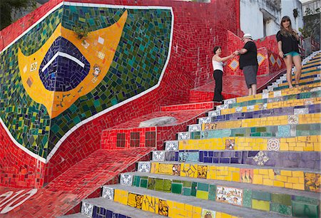 red yellow and green - Tourists on Selaron Steps (Escadaria Selaron), Lapa, Rio de Janeiro, Brazil, South America Foto de stock - Con derechos protegidos, Código: 841-06501542
