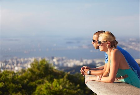 selbstzufrieden - Couple enjoying view of Rio from Corcovado, Rio de Janeiro, Brazil, South America Foto de stock - Con derechos protegidos, Código: 841-06501603