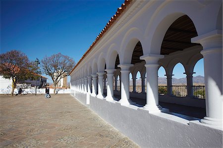 simsearch:841-06501637,k - Arched walkway in Plaza Anzures, Sucre, UNESCO World Heritage Site, Bolivia, South America Photographie de stock - Rights-Managed, Code: 841-06501639