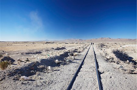 simsearch:841-06449762,k - People walking along train tracks, Uyuni, Potosi Department, Bolivia, South America Foto de stock - Con derechos protegidos, Código: 841-06501678