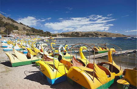 playa copacabana - Pedaloes on beach, Copacabana, Lake Titicaca, Bolivia, South America Photographie de stock - Rights-Managed, Code: 841-06501772