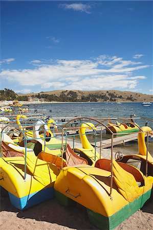 Pedaloes on beach, Copacabana, Lake Titicaca, Bolivia, South America Foto de stock - Con derechos protegidos, Código: 841-06501773