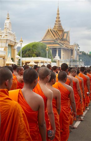 Monks in mourning parade for the late King Sihanouk outside Royal Palace, Phnom Penh, Cambodia, Indochina, Southeast Asia, Asia Stock Photo - Rights-Managed, Code: 841-06501918