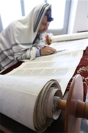 Reading the Torah in a synagogue, Paris, France, Europe Stockbilder - Lizenzpflichtiges, Bildnummer: 841-06502078