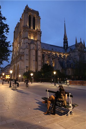 simsearch:862-05998715,k - Notre Dame cathedral at night, Paris, France, Europe Foto de stock - Con derechos protegidos, Código: 841-06502129